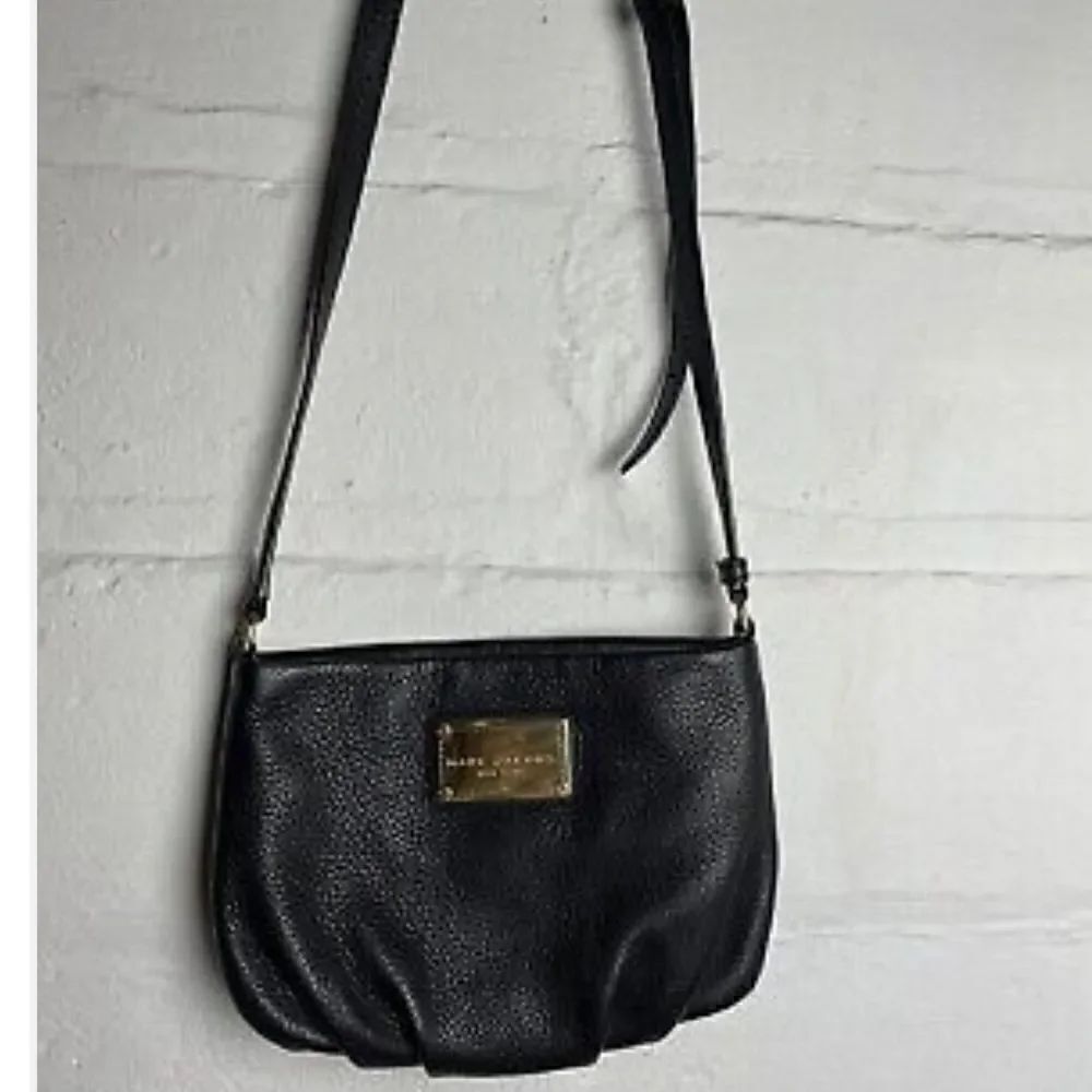 Marc Jacobs New York Crossbody Purse Handbag Black Leather Small Gold Hardware